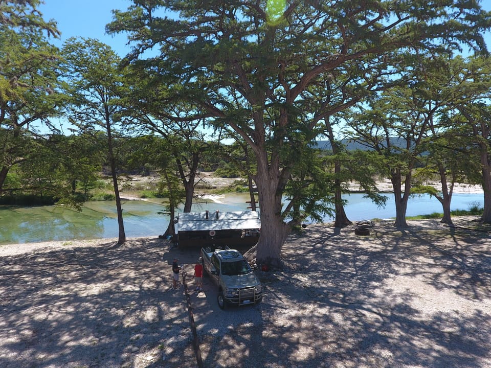 (2/2) perfect party or romantic dinner. You can pull your car up to the river!