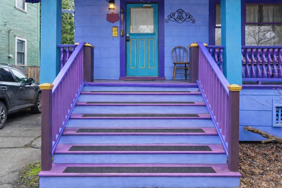 6 porch steps with handrails.