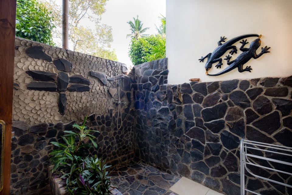 Villa Batu Bumi | Bathroom | Shower, free toiletries, towels