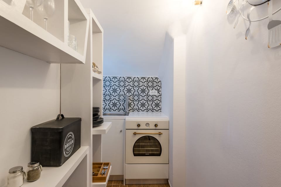 Fridge, coffee/tea maker, electric kettle