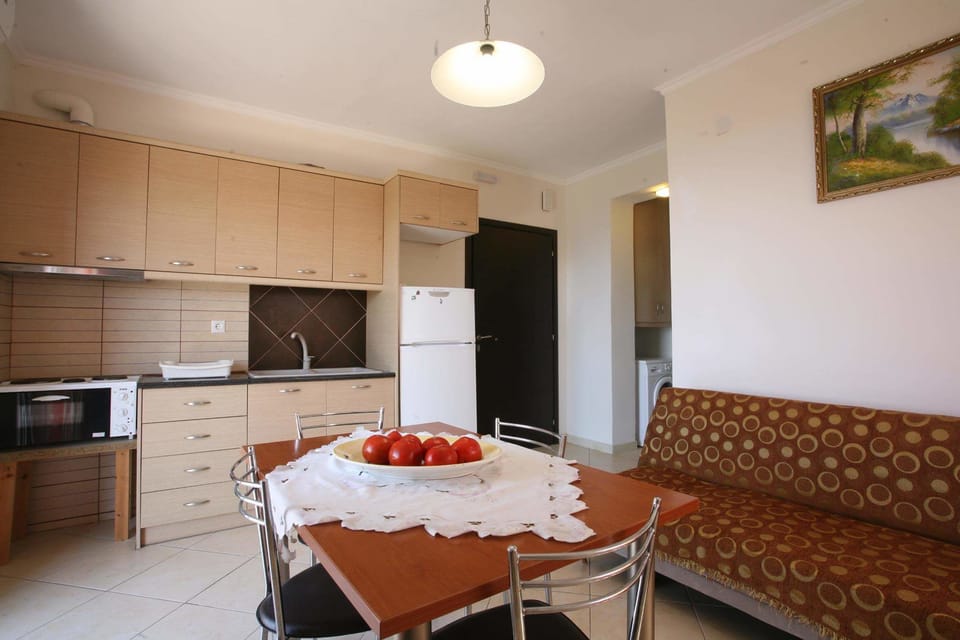 Apartment (ground floor) | In-room dining