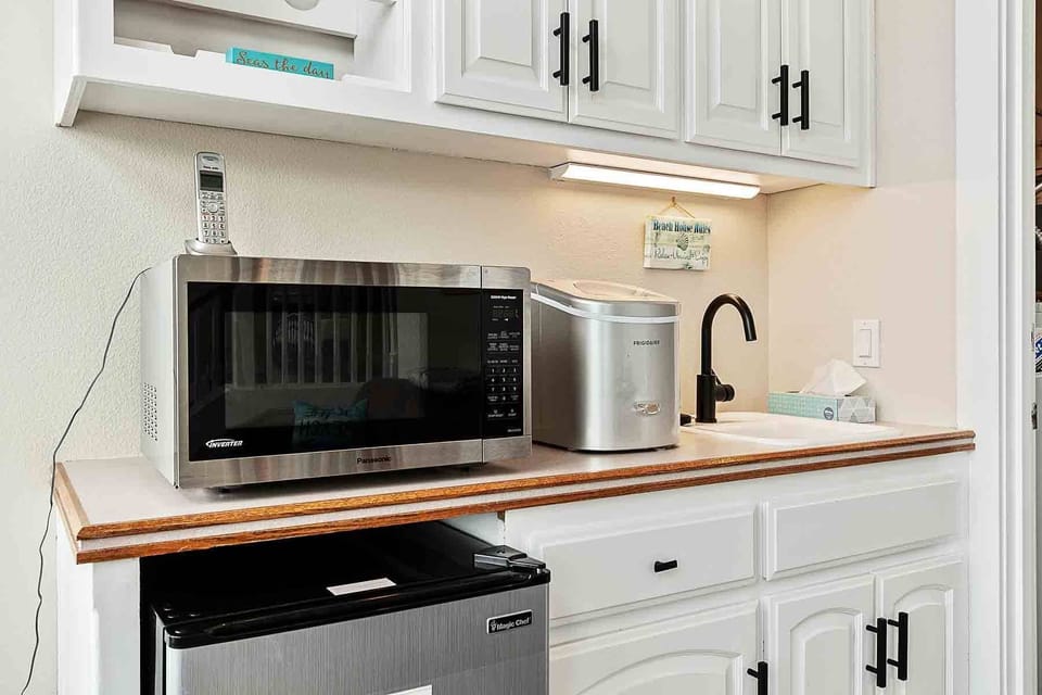 Kitchenette on 2nd floor - Ice maker, mircrowave, mini-fridge