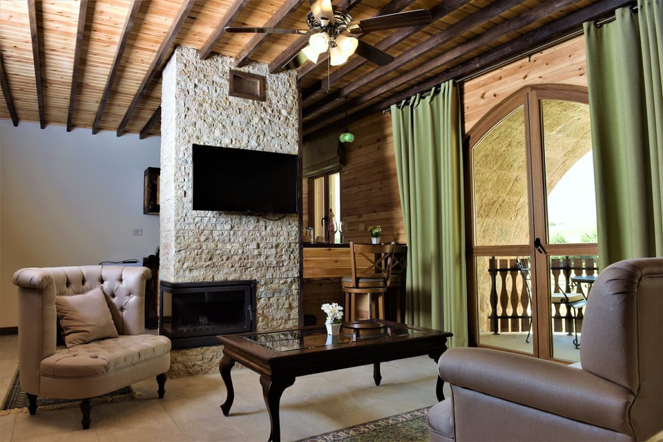 Royal Suite | Living area | Flat-screen TV