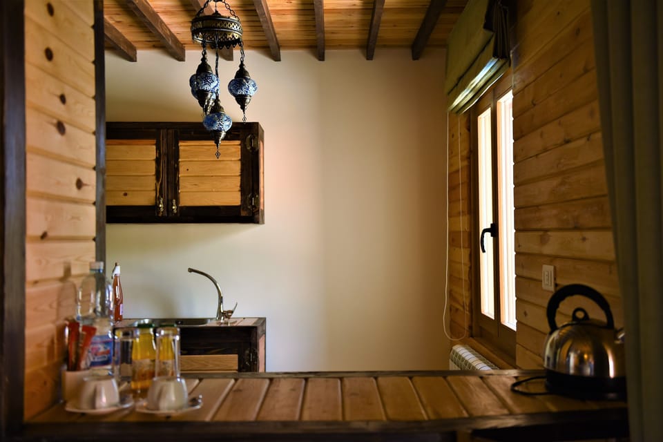 Royal Suite | Private kitchenette | Fridge, electric kettle