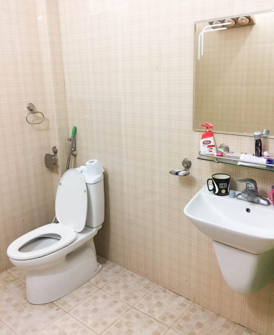 Shower, free toiletries, hair dryer, slippers