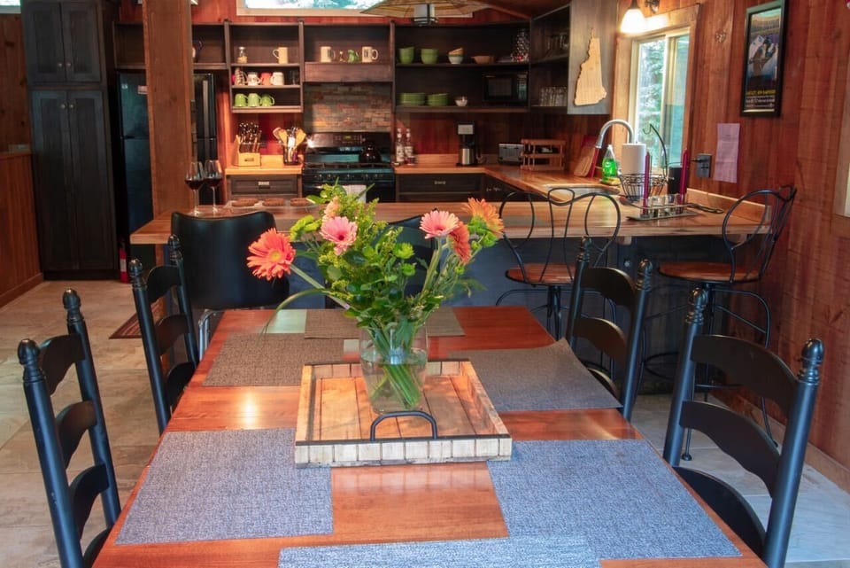 Large dining room table great for family gatherings  or Puzzles!