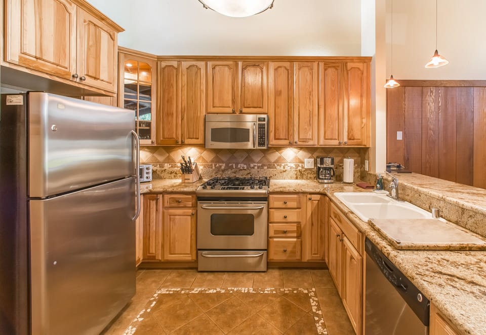 Stocked kitchen- New dishwasher and Fridge in last 6 months