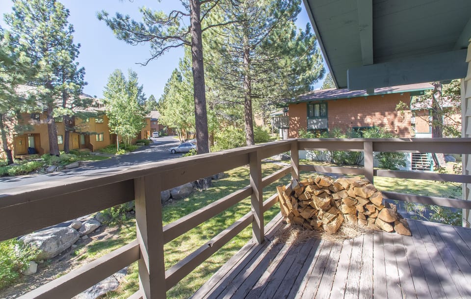 Deck with bbq and southern exposure