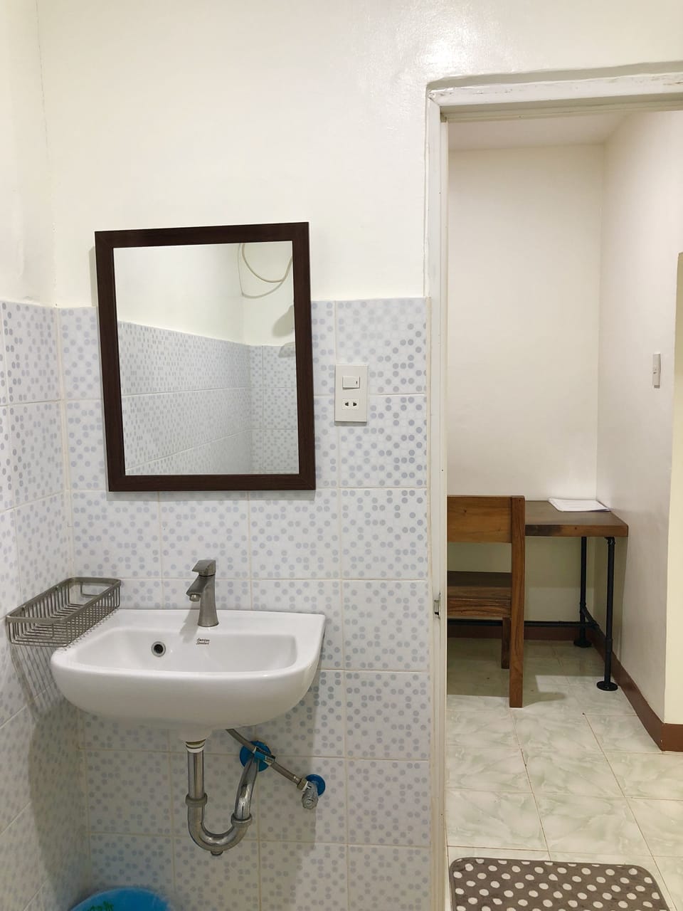 Bathroom sink