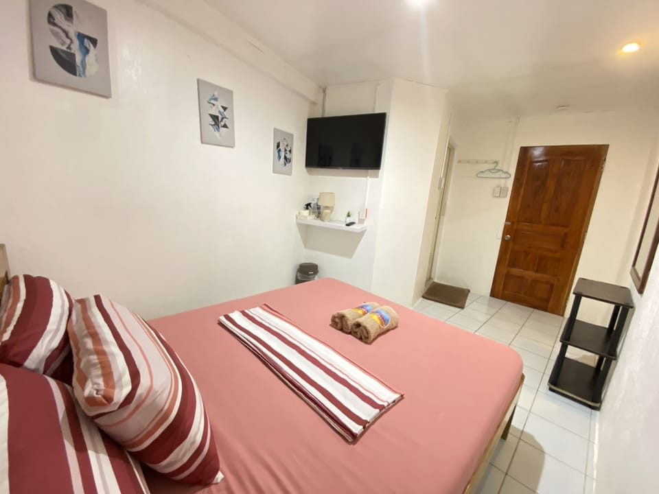 Standard Room, 1 Queen Bed, Accessible, Private Bathroom | 20 bedrooms, free WiFi, bed sheets, wheelchair access