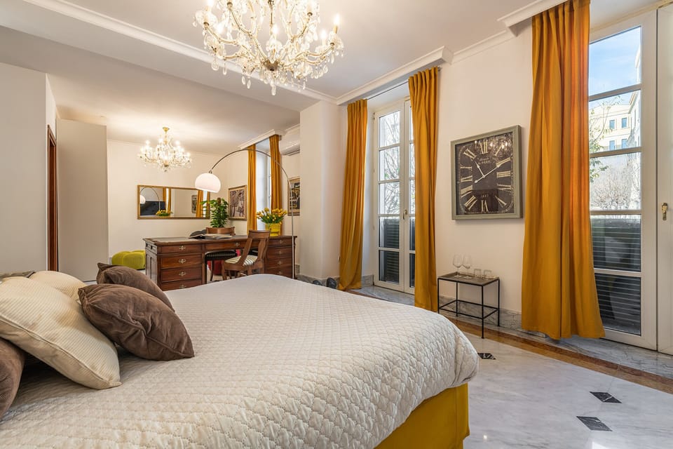 Junior Suite | Minibar, individually decorated, individually furnished, desk