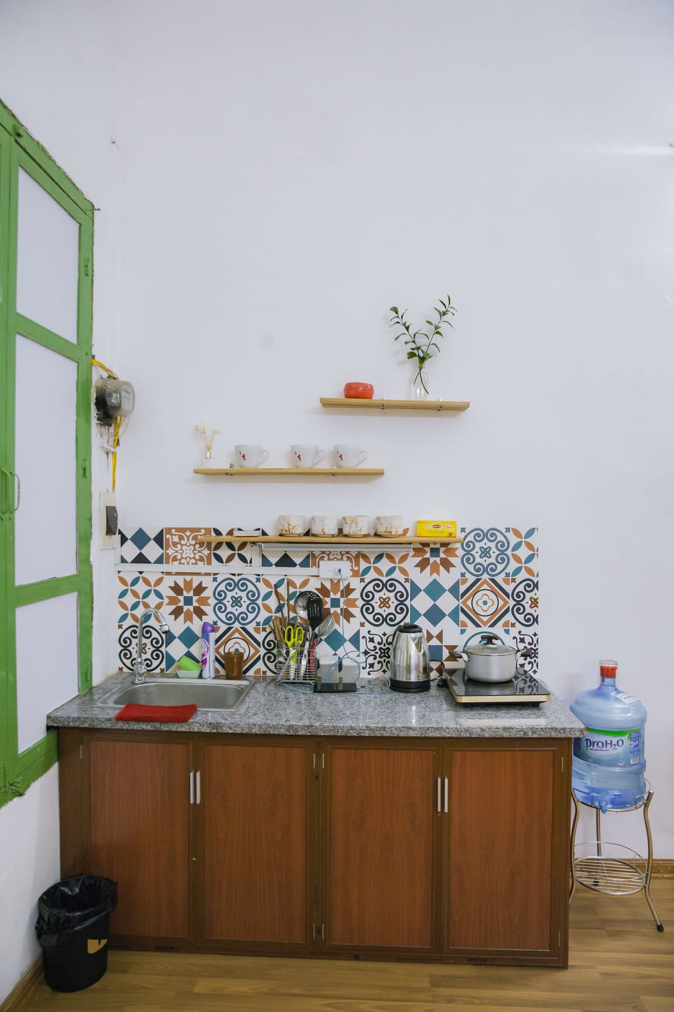 City Apartment, 2 Bedrooms, Balcony, City View | Private kitchen | Coffee/tea maker, electric kettle