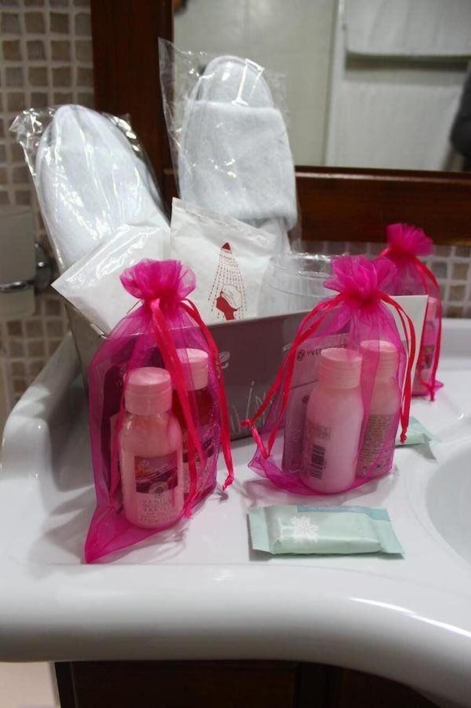 Business Double Room | Bathroom amenities | Shower, rainfall showerhead, free toiletries, hair dryer