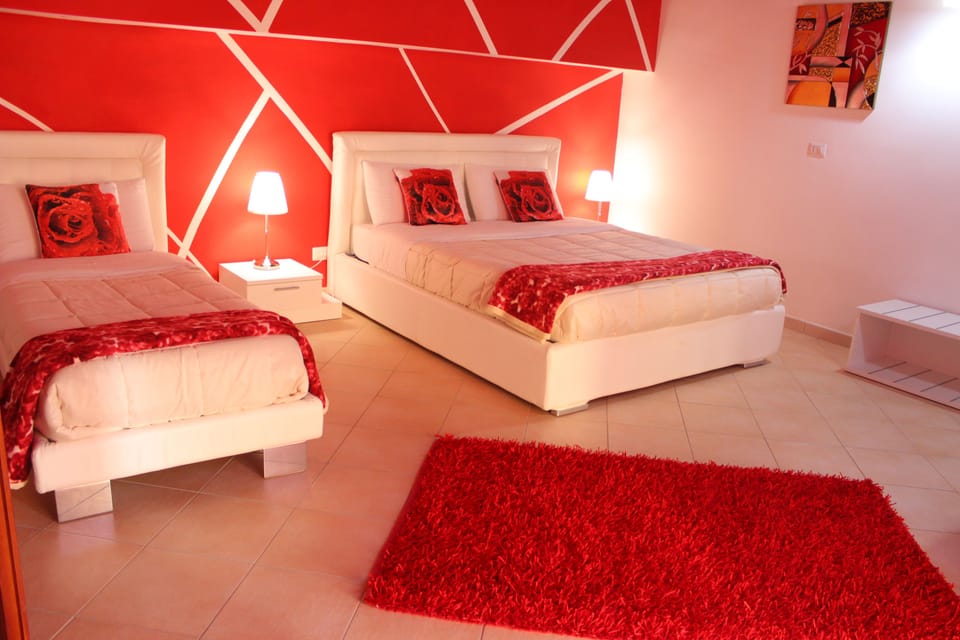 Business Double Room | Down comforters, minibar, desk, WiFi (free)