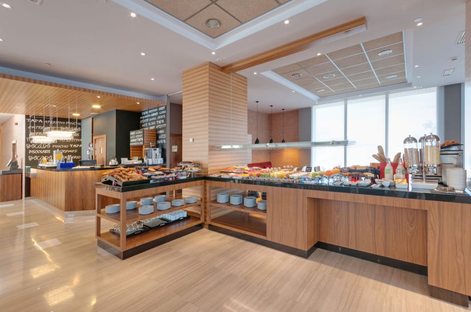 Buffet breakfast for a fee on weekdays