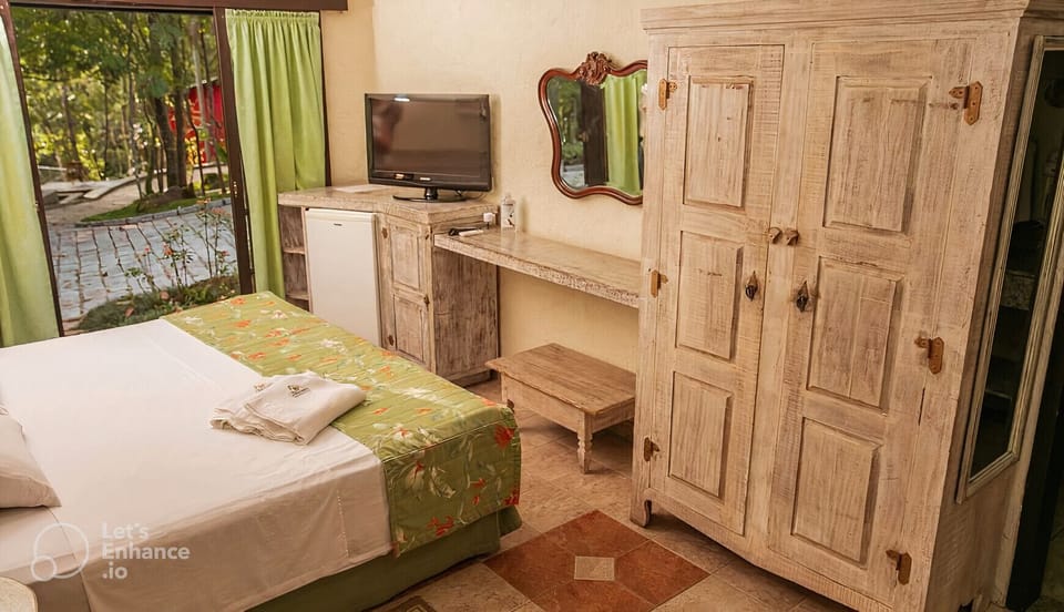 Family Room | Minibar, in-room safe, desk, blackout drapes