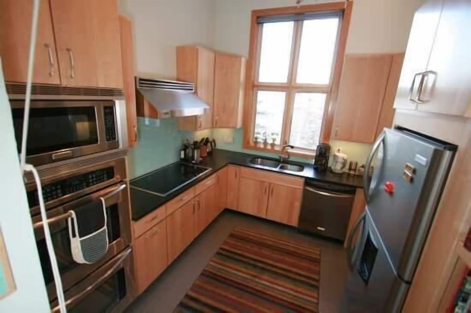 Condo, 3 Bedrooms | Private kitchen | Fridge, oven, coffee/tea maker, toaster