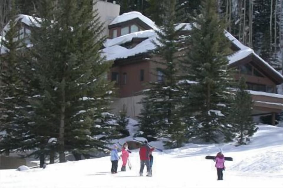 Condo, 3 Bedrooms | Snow and ski sports