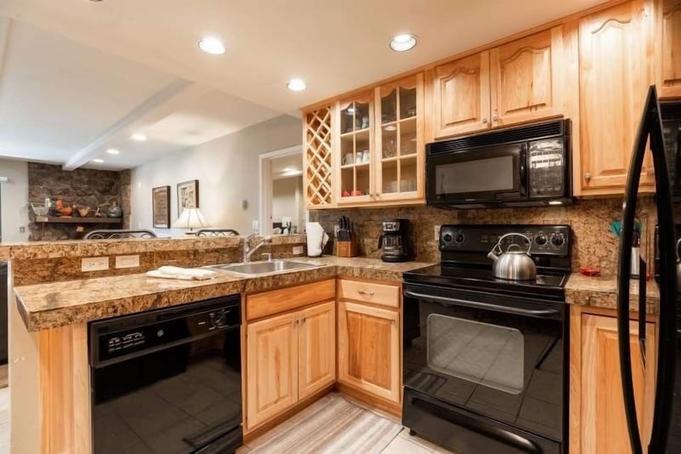 Condo, 2 Bedrooms | Private kitchen | Fridge, oven, coffee/tea maker, toaster