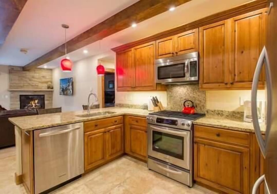 Condo, 2 Bedrooms | Private kitchen | Fridge, oven, coffee/tea maker, toaster