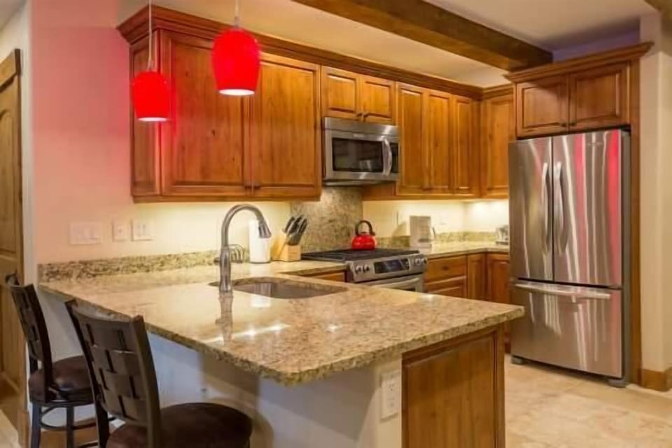 Condo, 2 Bedrooms | Private kitchen | Fridge, oven, coffee/tea maker, toaster