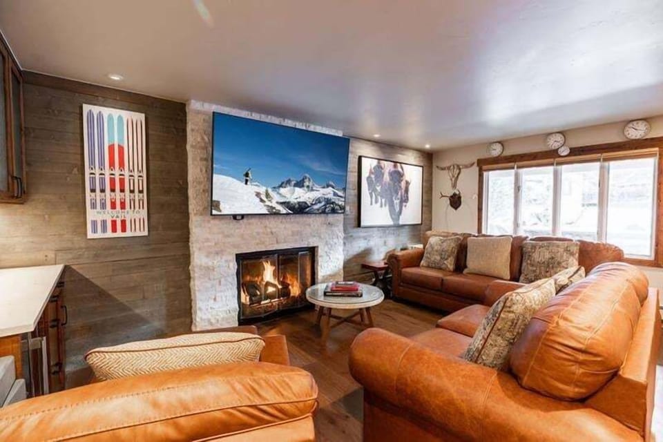 Condo, 2 Bedrooms | Living area