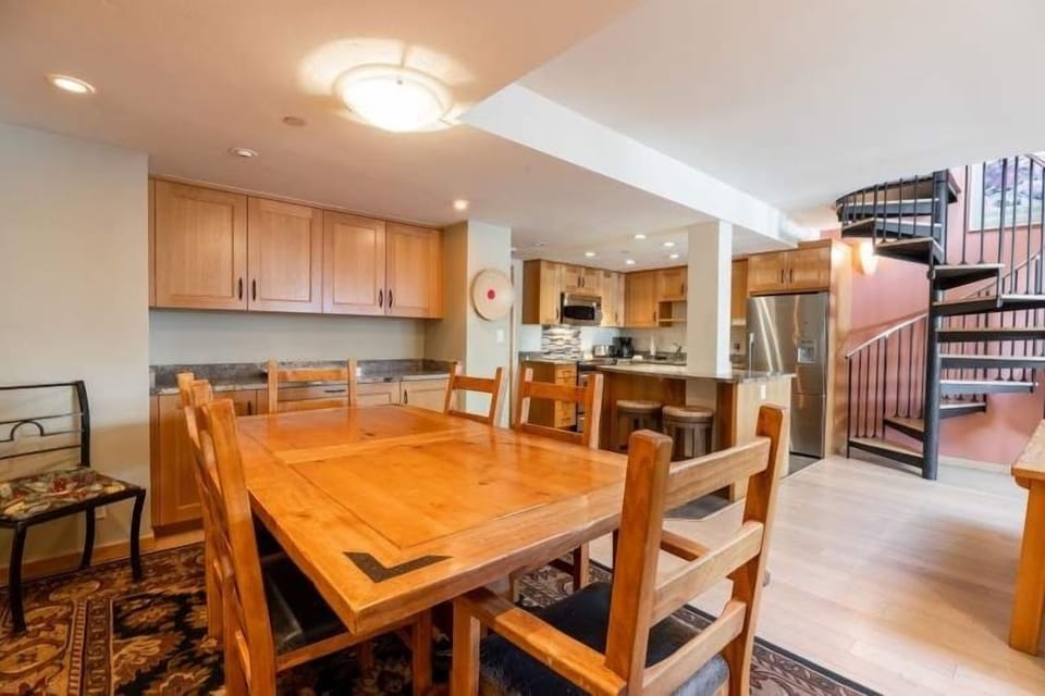 Apartment, 3 Bedrooms | Private kitchen | Fridge, oven, coffee/tea maker, toaster
