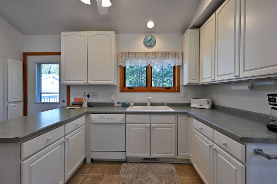 House, 2 Bedrooms | Private kitchen | Coffee/tea maker, fridge, oven, toaster