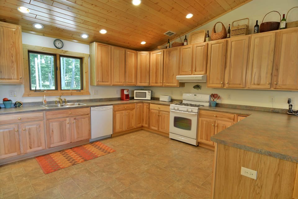 House, 4 Bedrooms | Private kitchen | Fridge, microwave, oven, dishwasher