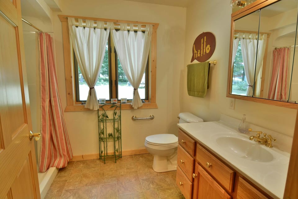 Namakagon Landing 4 Bedroom Home by RedAwning House in Wisconsin