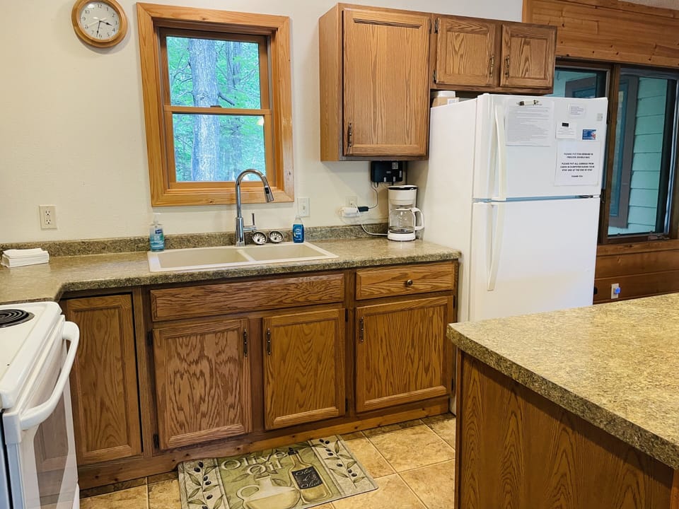 House, 3 Bedrooms | Private kitchen | Fridge, microwave, oven, coffee/tea maker