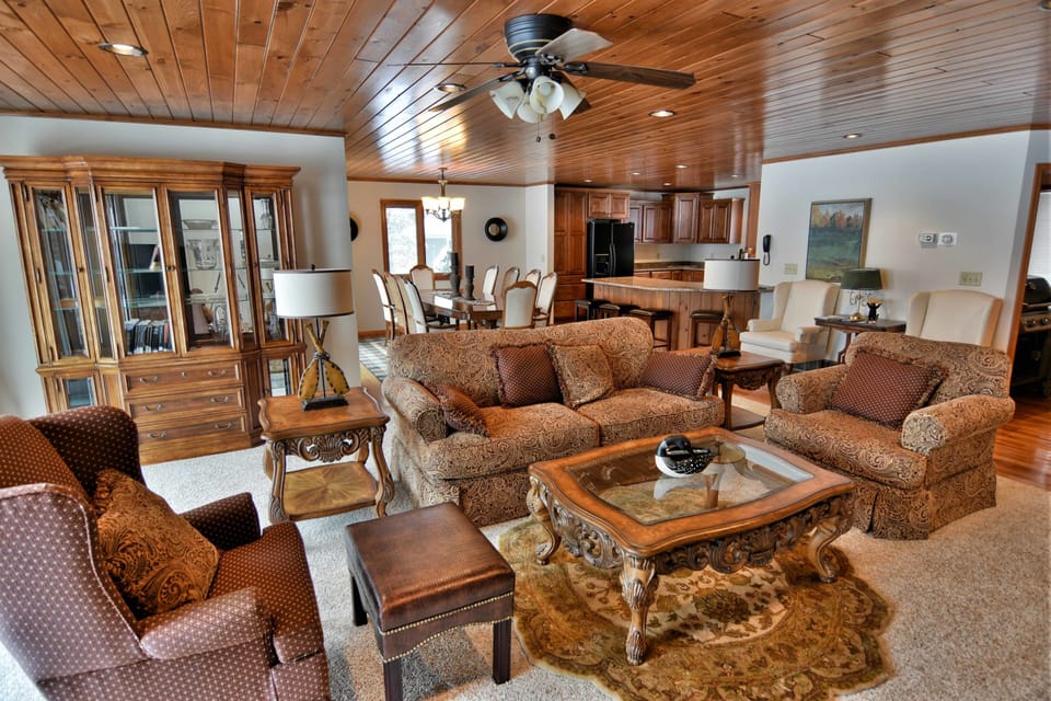 House, 5 Bedrooms | Living area | TV, fireplace
