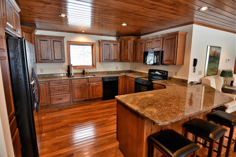 House, 5 Bedrooms | Private kitchen | Coffee/tea maker, fridge, oven, dishwasher