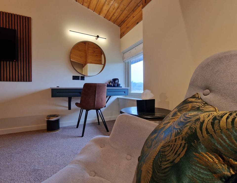 Individually decorated, individually furnished, laptop workspace