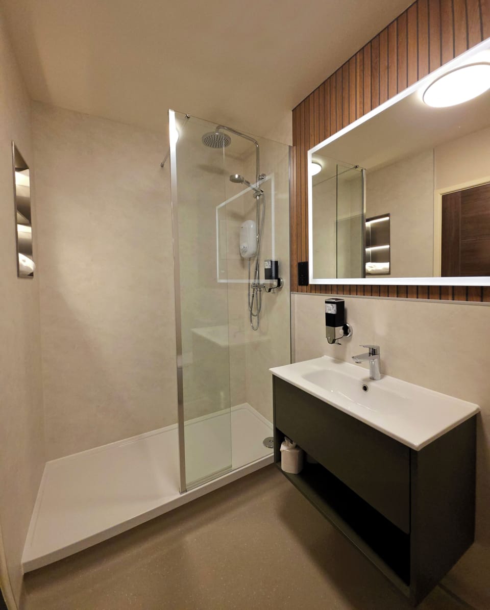 Standard Twin Room, 2 Twin Beds, Non Smoking (Hotel) | Bathroom | Shower, hair dryer, towels, soap