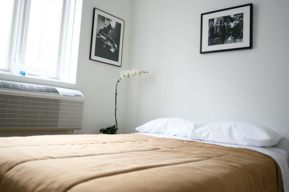 Individually decorated, blackout drapes, free WiFi, bed sheets