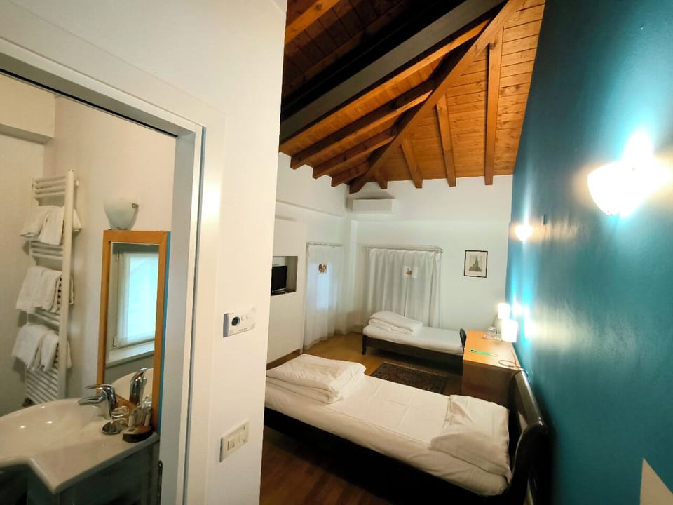 Standard Twin Room | Premium bedding, down comforters, individually decorated