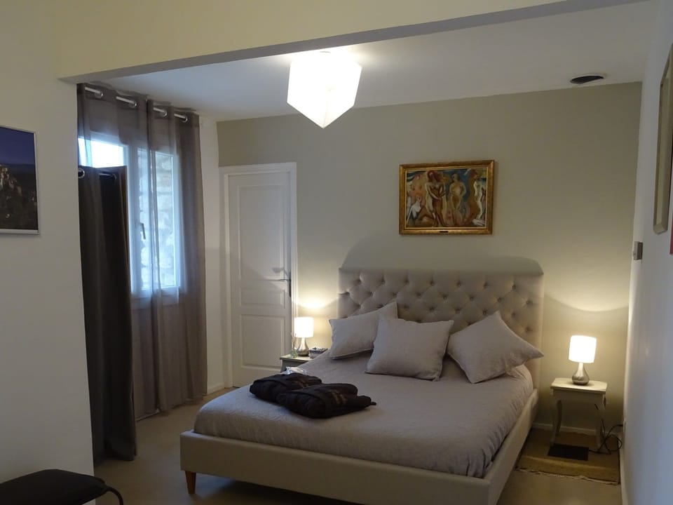 Double Room (Edgar) | Minibar, individually decorated, individually furnished, soundproofing