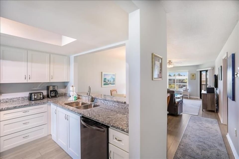 Condo, 2 Bedrooms | Private kitchen | Coffee/tea maker, toaster
