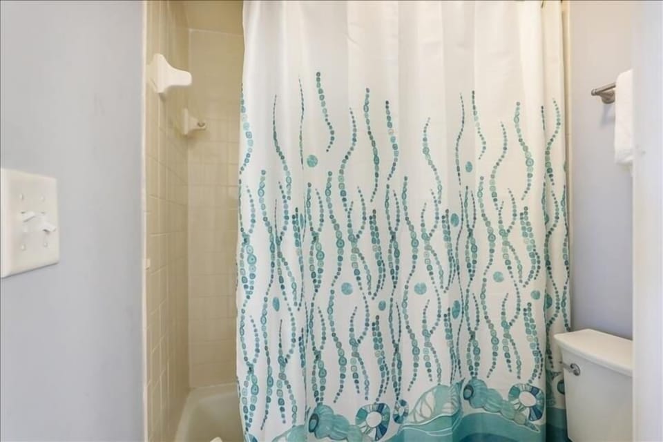 Gulf Watch 204 2 Bedroom Condo by RedAwning Apartment in Bradenton Beach