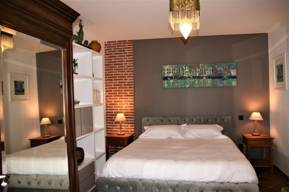 Classic Room | Premium bedding, minibar, individually decorated, individually furnished