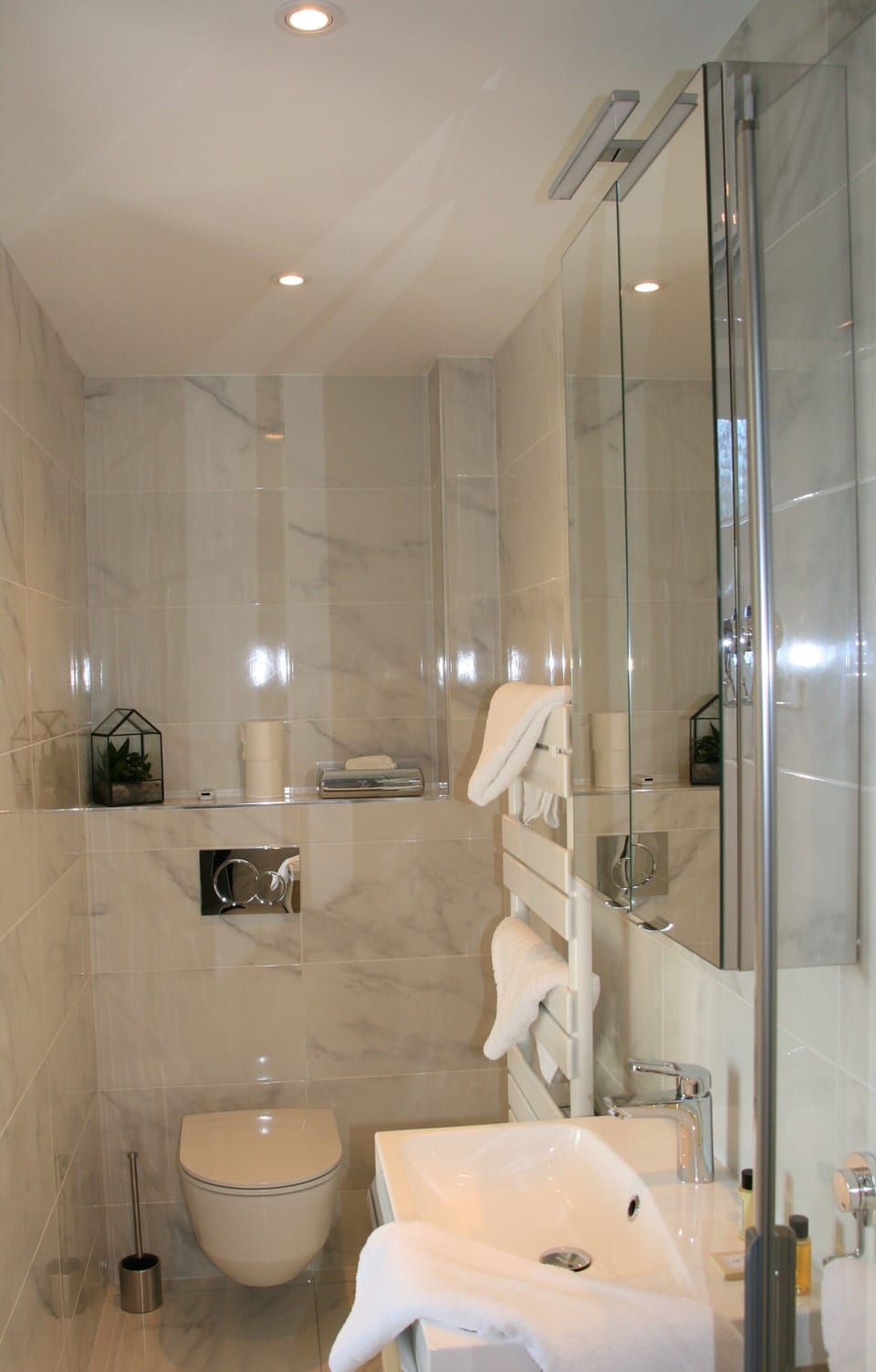 Exclusive Duplex, 1 Queen Bed with Sofa bed | Bathroom | Free toiletries, hair dryer, towels