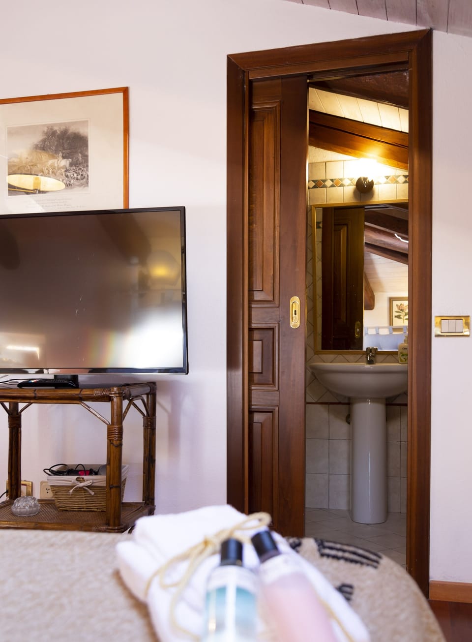 Exclusive Double or Twin Room | Individually furnished, desk, soundproofing, free WiFi