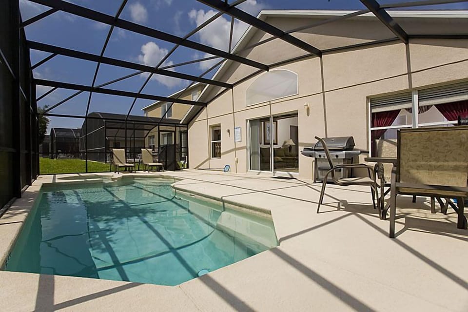 Private pool with spillover spa perfect for enjoying a refreshing dip anytime!