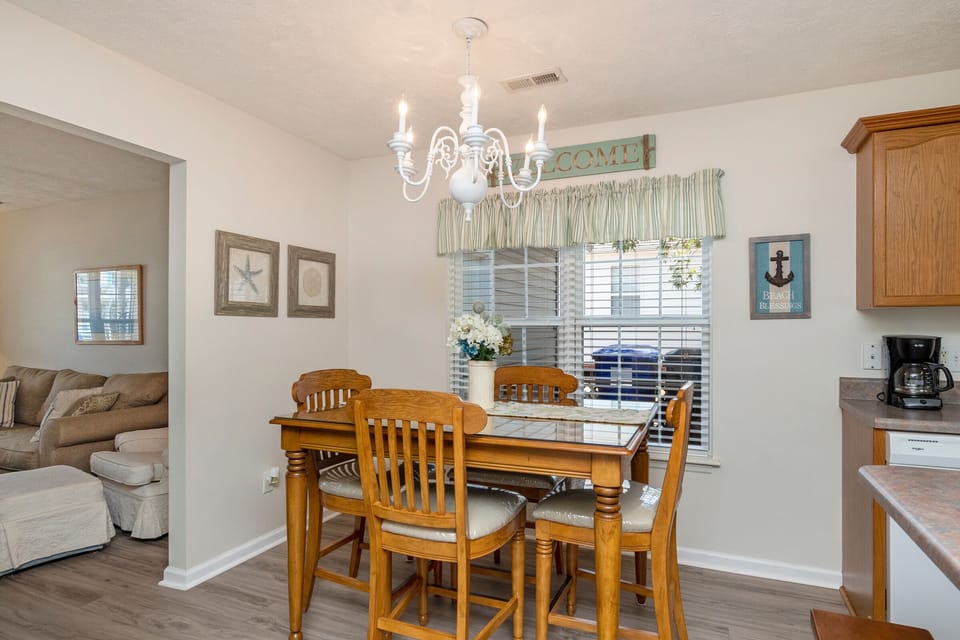 Dining Area - Northeast