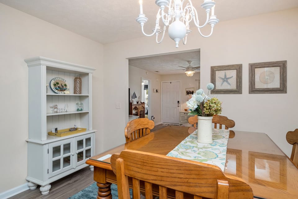 Dining Area - Northeast