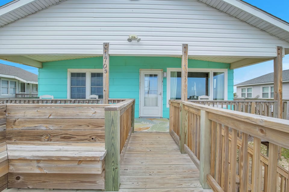 Exterior Oceanfront / Walkway