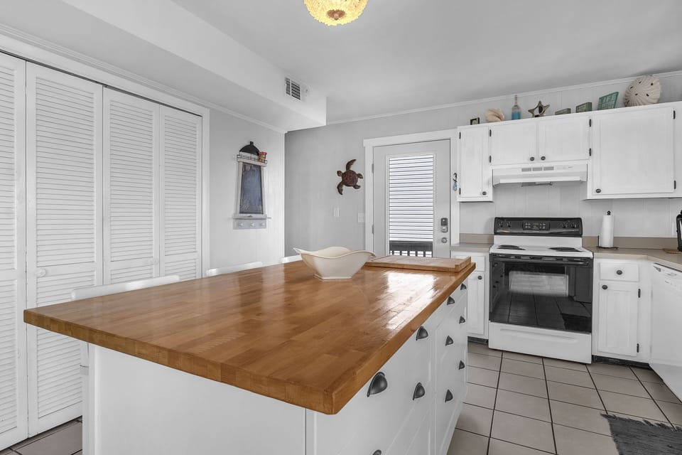 Kitchen - 1st Floor Southeast
