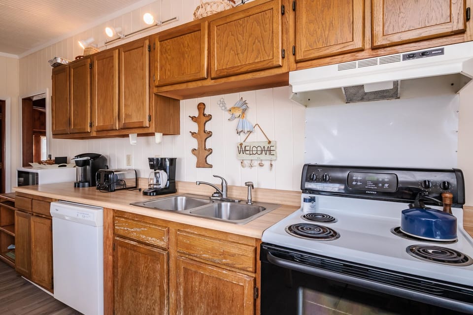 Kitchen / Dining - Southeast