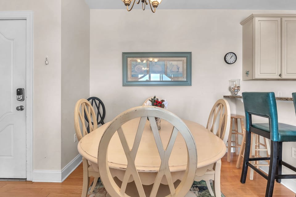 Dining Area - Northwest